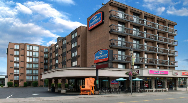 Howard Johnson Plaza by Wyndham by the Falls Niagara Falls