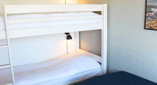 5 Person Holiday Home in Allinge, Book Feriehus Sommerhuse i Allinge, Hytte