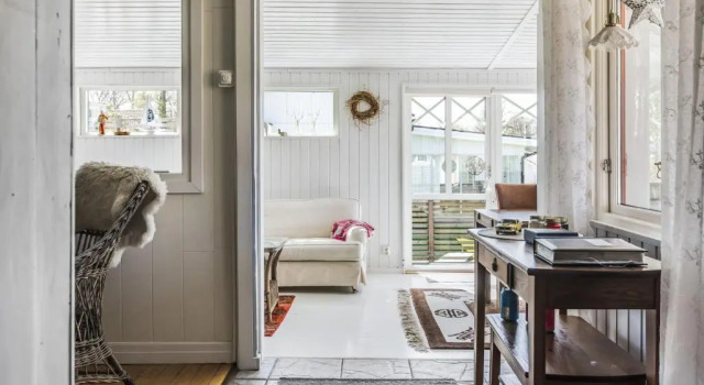 Lovely holiday home with a view of Lake Bolmen