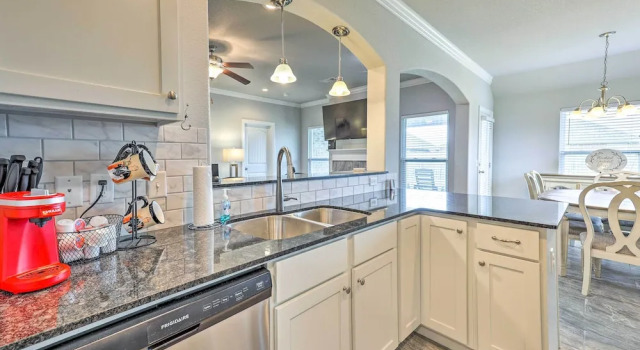 Коттедж Fayetteville Home: Near University & Biking Trails