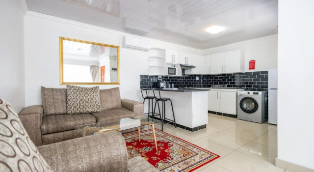 Safi Neat Apartment 9, Забронировать Апартаменты/квартира Ист-Лондон провинция Восточный Кейп, рядом с Торговый центр Hemingways Mall