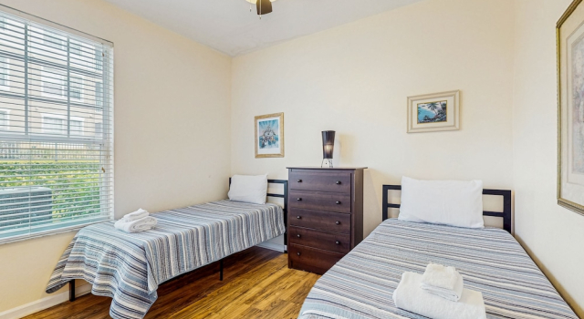 Windsor Palms Townhome With Wifi, AC, Screened Patio, Pool, hot Tub, & Tennis