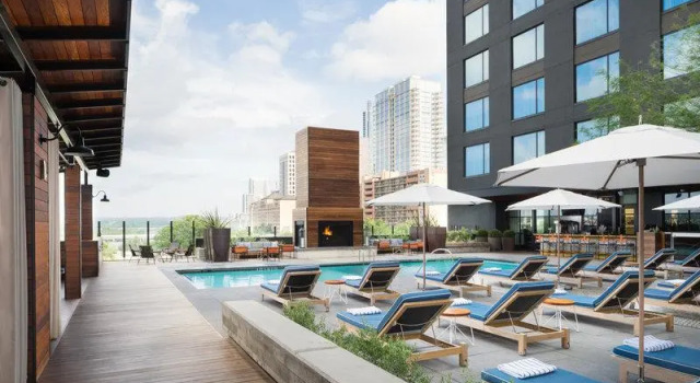 Четырёхместный номер Standard с видом на город Hotel Van Zandt