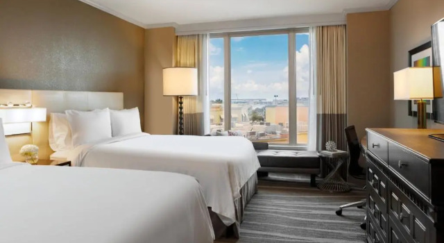 Четырёхместный номер Standard Renaissance Tampa International Plaza Hotel