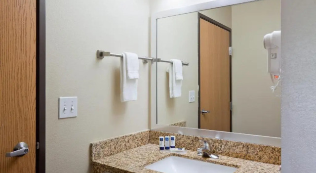 Номер Standard AmericInn by Wyndham Shakopee Near Canterbury Park