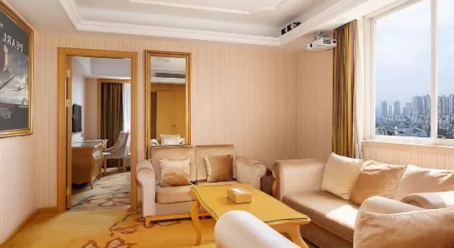 Люкс Business Vienna International Hotel (Changsha Railway College Linke University Subway Station)