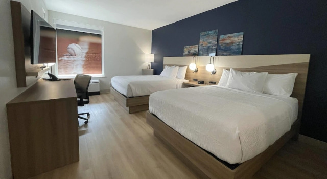 Четырёхместный номер Standard La Quinta Inn & Suites By Wyndham Jackson