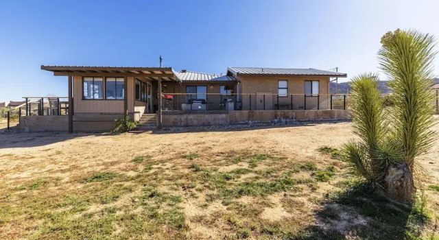 Twilight Terrace - Relax In Style 2 Bedroom Home by RedAwning