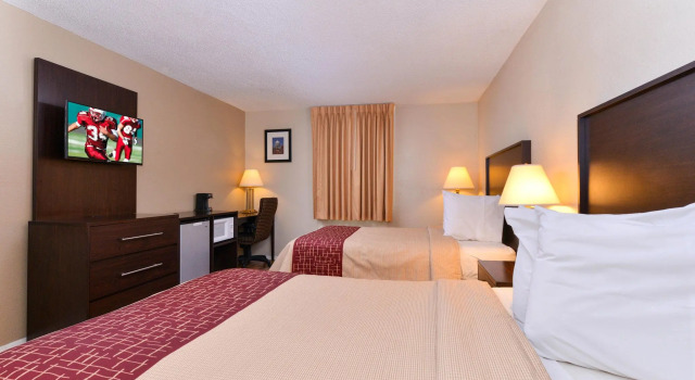 Четырёхместный номер Deluxe Red Roof Inn Chambersburg