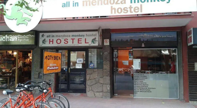 All in Mendoza Monkey Hostel, Забронировать Хостел Хостелы Мендосы, рядом с Civic Square, Хостел