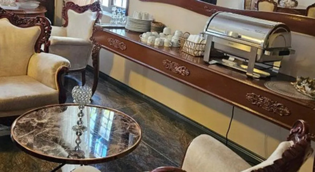 Loost Town Inn Hotel