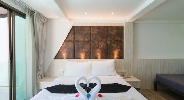 Трёхместный номер Deluxe с балконом и с видом на море Destination Patong