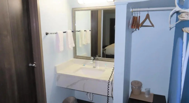 Четырёхместный номер Standard St Charles Hotel Downtown Hudson