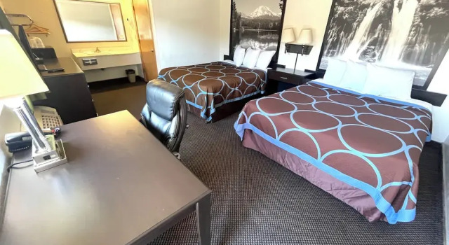 Standard Neljän hengen huone parvekkeella Super 8 by Wyndham Red Bluff