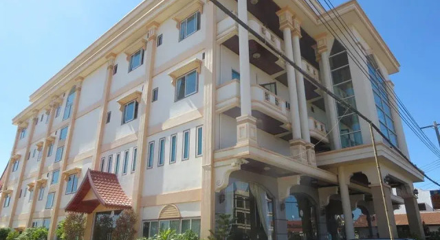 Ladtana Phetarmonchai Hotel