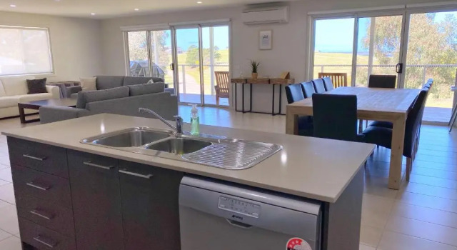 Коттедж Luxury 3BR Hot Spring Retreat with KING Bed - Metung