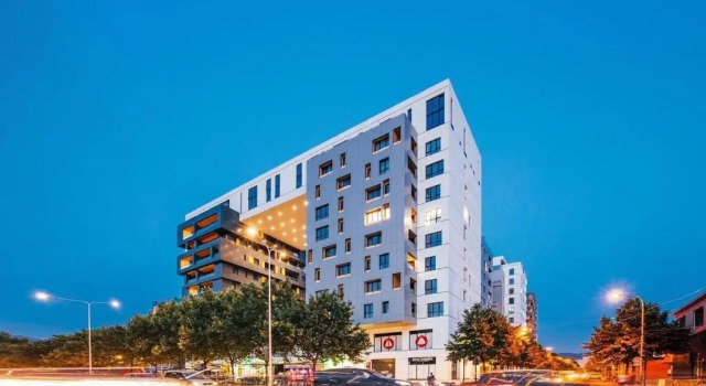 Апартаменты Top floor 1-Bedroom Condo at Square21