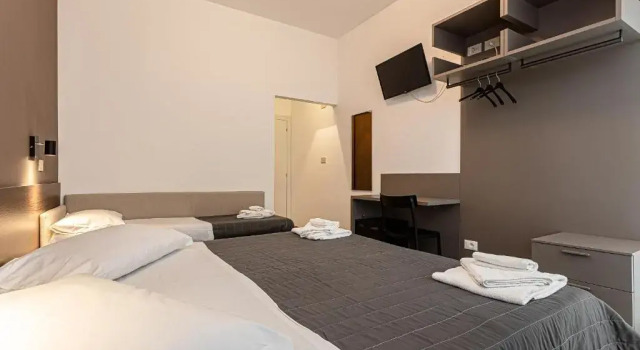 Четырёхместный номер Standard с балконом Hotel Costa Verde