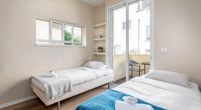 Ben-Gurion BLVD 2BDR close to the beach, Забронировать Отель Тель-Авив Тель-Авивский округ, рядом с Площадь Рабина