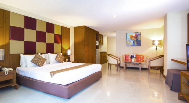 Отель Away Bangkok Sukhumvit