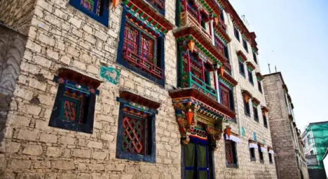 Shmbhala Palace Hotel, Book Hotel Lhasa Xinjiang, nær Ramoche Temple
