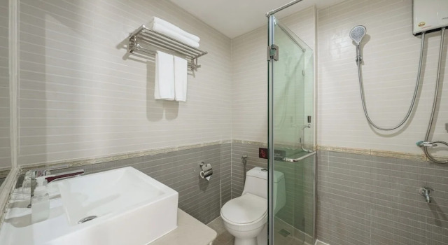 Четырёхместный семейный номер Standard с балконом SureStay By Best Western Iconic Suvarnabhumi
