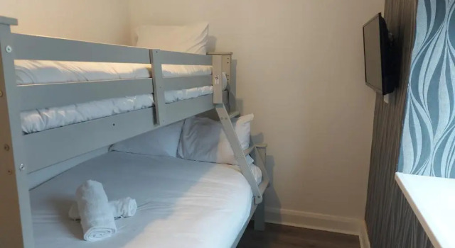 Апартаменты 8 Eyre Square Lane