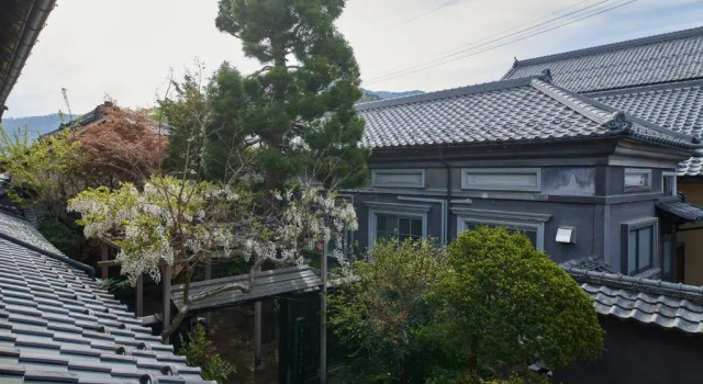 Shirafuji, Boek Hotel  