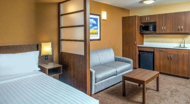 Номер Standard Microtel Inn & Suites by Wyndham Red Deer