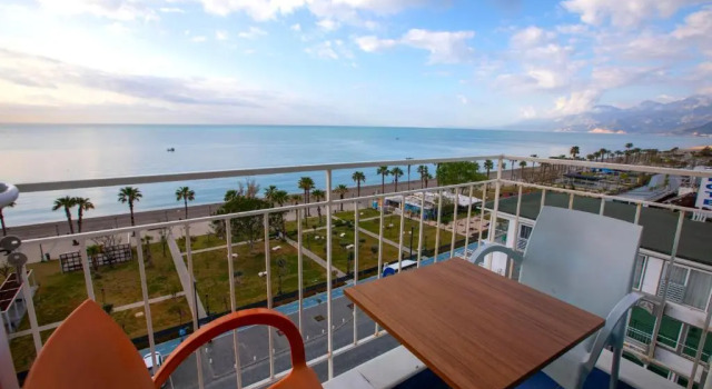 Семейный номер Standard с видом на море Kristal Beach Hotel