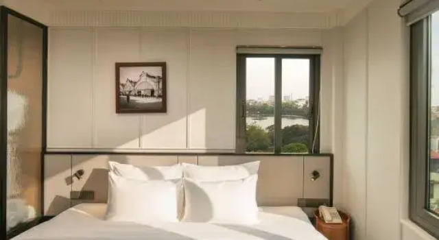 Люкс Premium с видом на озеро Hoan Kiem Legend Ha Noi Hotel