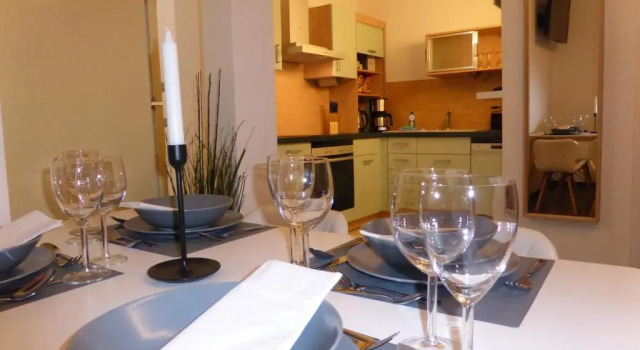 Апартаменты Ferienwohnung Goethe, 2 Schlafzimmer, Nähe Zentrum & Uni, ruhig, free Wifi, kostenloses Parken, Erdgeschoss