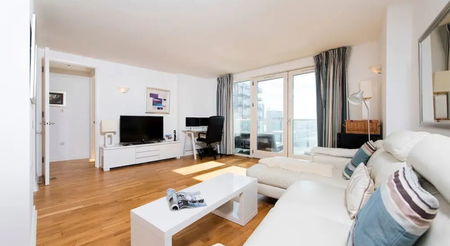 Bright Luxurious 2BR near Canary Wharf