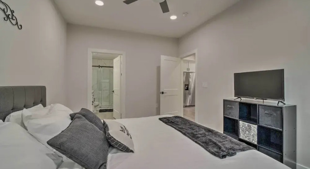 Коттедж Well-appointed Montgomery Home w/ Fenced Yard