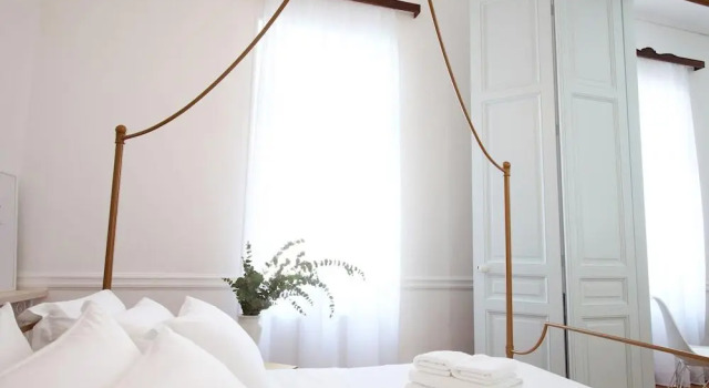 Live in Athens, Thiseio Historic House