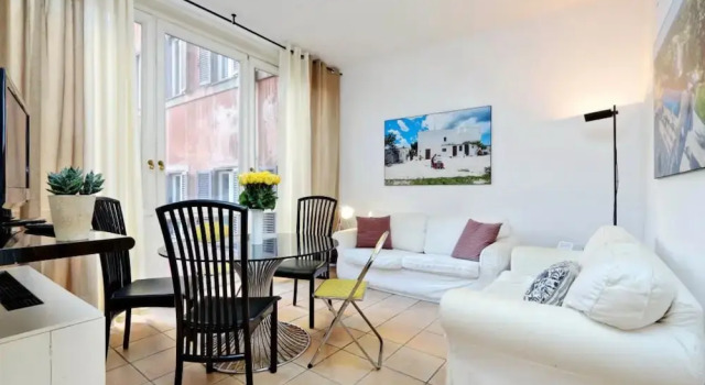 Апартаменты Spacious Modern Loft Steps from Trevi Fountain