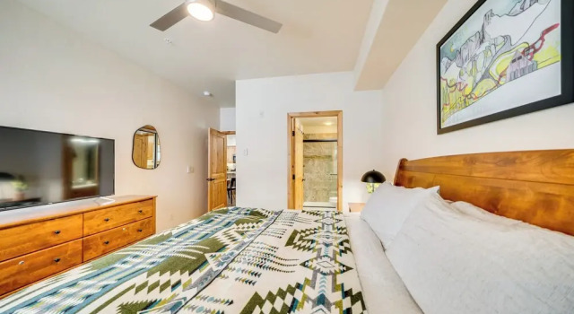 Downtown WP Condo w/ Pool: Steps to Concert Venue!, Забронировать Апартаменты/квартира Апартаменты Винтер Парка, рядом с Body Kneads Massage and Pilates, Апартаменты/квартира