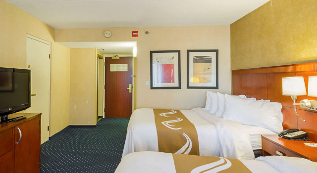 Четырёхместный номер Standard Quality Inn Boston-Revere