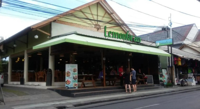 LemonGrass Cottages, Забронировать Отель Отели в центре Легиан, в центре