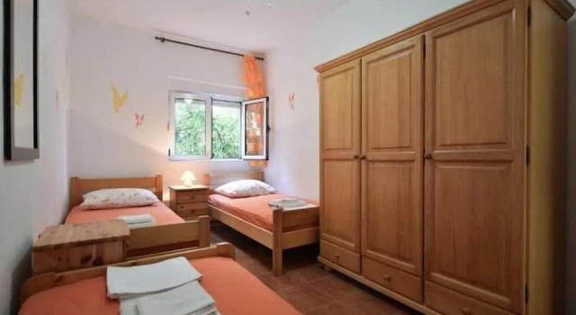 Nikola Leko Guest House, Забронировать Гостевой дом Хвар Остров Хвар, рядом с Частный Пляж «Си Ю Румс»