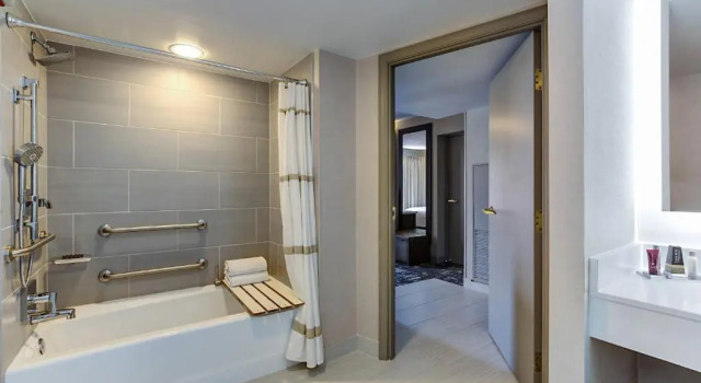 Номер Standard Marriott Dallas Las Colinas