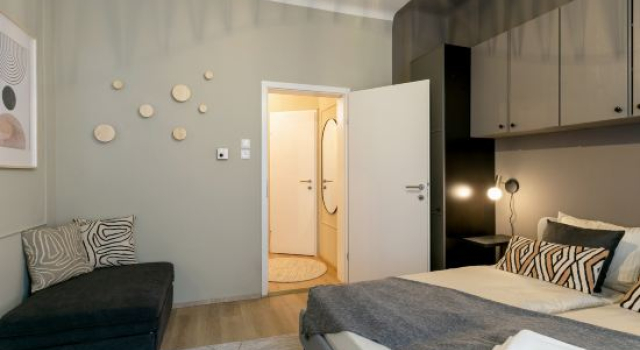 Апартаменты Quiet Apartment 6 min Walk to Metro - 4 Stops to Opera