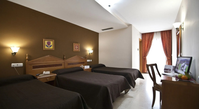 Hotel NS Albolut, Varaa Hotelli Albolote Granada