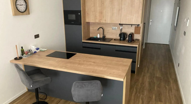 Moderný apartmán/garzónka v centre NR