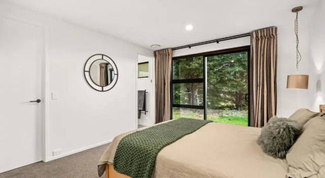 Pavilion Point - Jacks Point Holiday Home