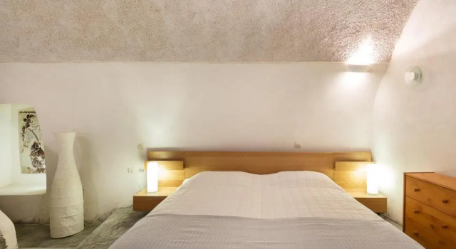 Andreas Cultural Cave House in Imerovigli, Santorini