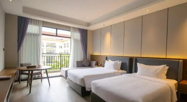 Двухместный номер Standard с балконом DongHu Resort Hotel