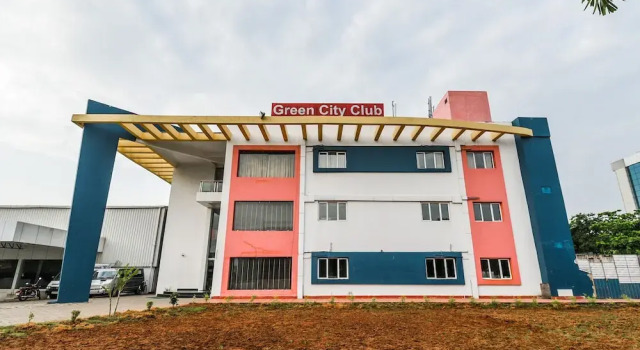 Green City Club by OYO Rooms