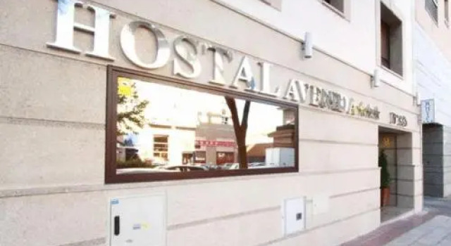 Hostal Avenida Barajas, Book Hostel / Vandrerhjem Barajas Madrid