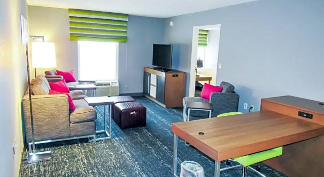 Двухместный люкс c 1 комнатой Hampton Inn & Suites Newtown